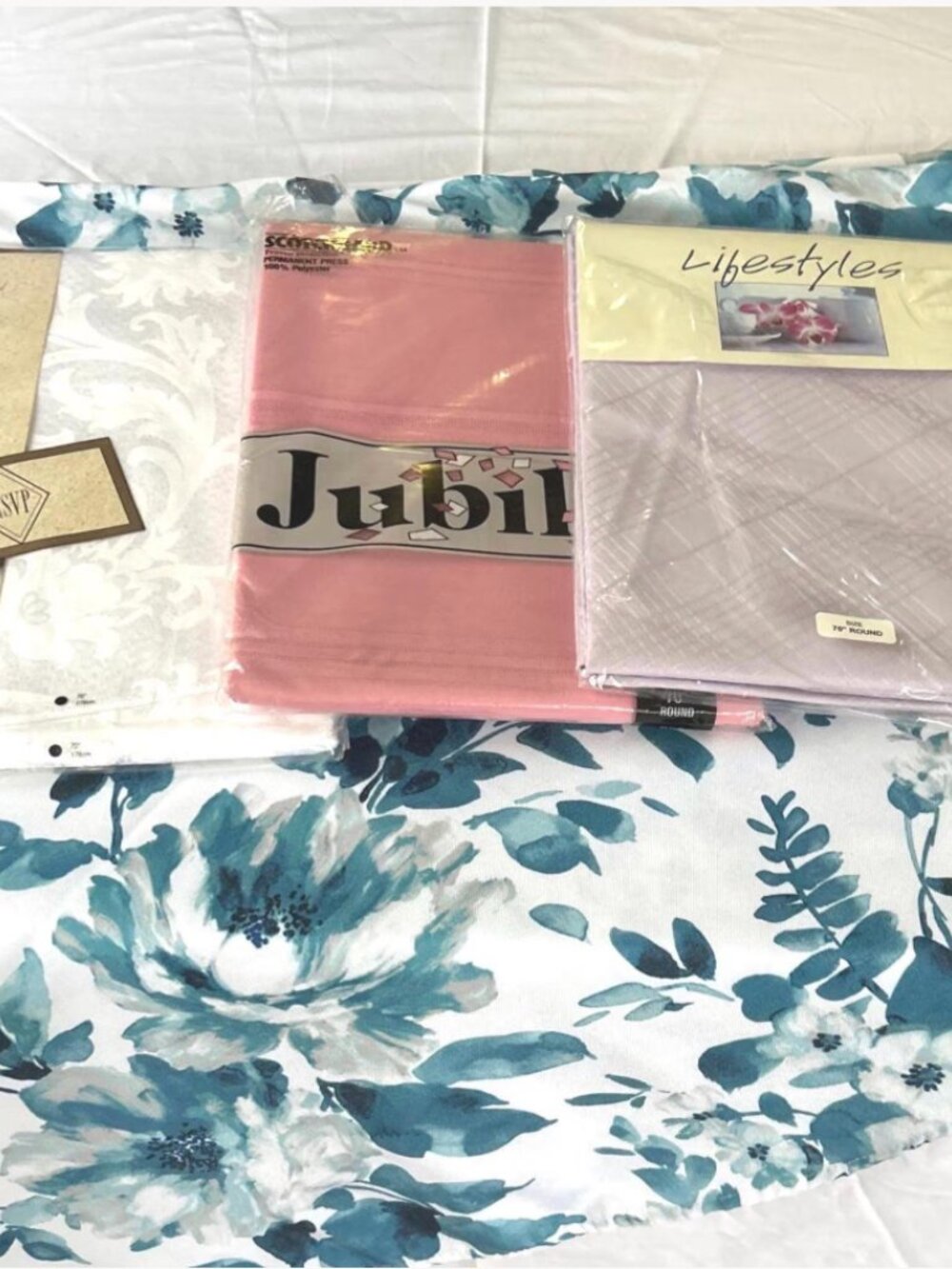 lot of 5 round tablecloth 70"
